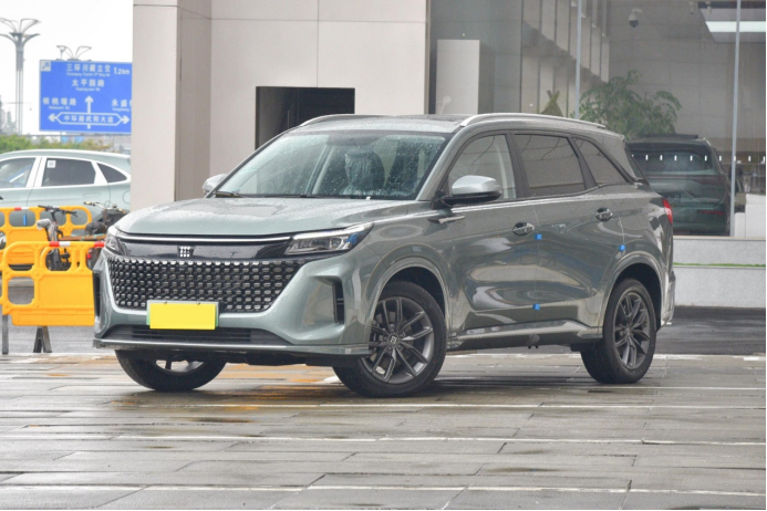 同样为插混SUV；续航更长、空间更大的蓝电E5不比启辰大V DD-i香？